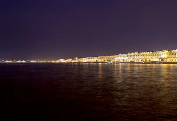 Vista nocturna del paseo marítimo San Petersburgo —  Fotos de Stock