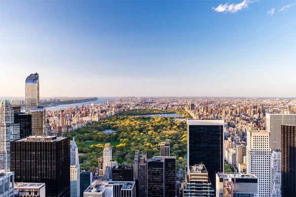 Vista superior del parque y los rascacielos de Manhattan, Nueva York —  Fotos de Stock