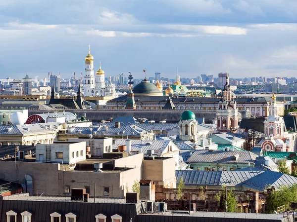 Вид на крыши в центре Москвы, Россия — стоковое фото