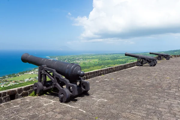 Cannons at Brimstone hill fortress, island St. Kitts and Nevis — Stock Photo, Image