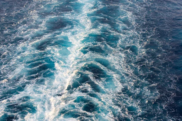 Waves on the ocean surface — Stock Photo, Image