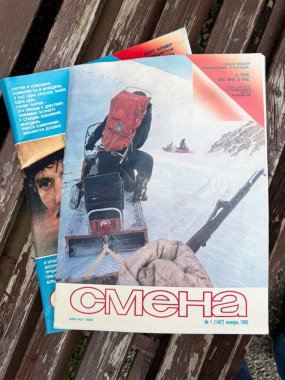 1986 'dan kalma eski Sovyet dergisi Smena, nostaljik SSCB baskı makinesi. Moskova, Rusya. 22 Ağustos 2025