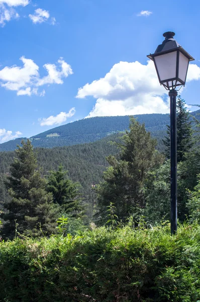 Issız bir yerde yalnız fener