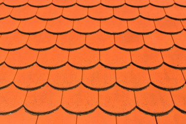 Binadaki eski kırmızı renkli kil seramik çatının kapatılması