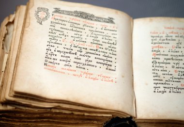 eski kilise kitap açmak