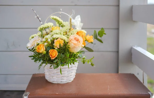 Beautiful Bouquet Fresh Flowers Basket Vintage Suitcase Gray Wall Background — Stock Photo, Image