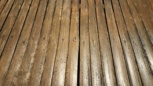 Doğal ahşap desenli eski bambu masa yüzey dokusu ve iç tasarım malzemesi veya yüksek çözünürlüklü duvar kağıdı için küçük çiviler.