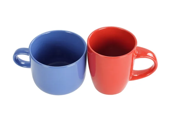 Tazas rojas y azules aisladas sobre fondo blanco —  Fotos de Stock