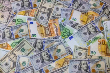 ABD doları ve Euro banknotları, finans, ekonomi, küresel ticaret, yatırım, bankacılık ve uluslararası para birimlerini temsil eden düz yüzey detayları, mezhepler ve dokulara göre düzenlenmiştir.