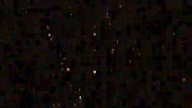 Uçan Kıvılcımlar ve Yanan Kömür Animasyonu şeffaf bir arkaplanda. Video Düzenleme İçin Ateş Etkisi Etkisi. Parlayan Közlü Ateşli Geçiş. VFX için Gerçekçi Ateş Parçacıkları.