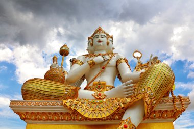 Buda birçok yüzler.