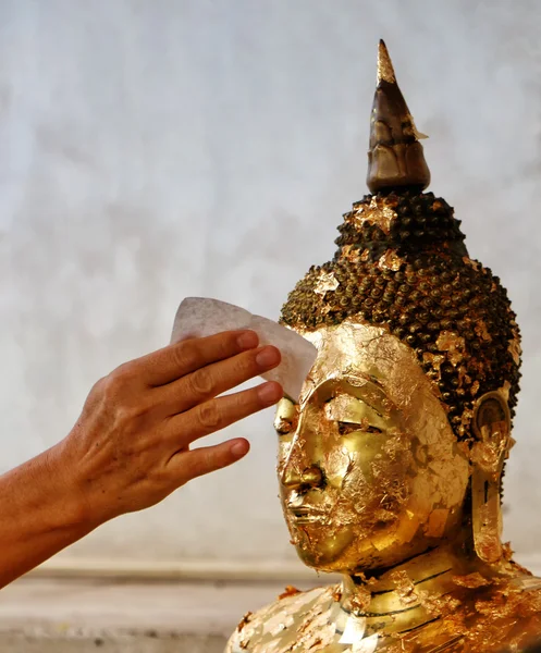 Arany Buddha alakja a hagyományos kötés — Stock Fotó