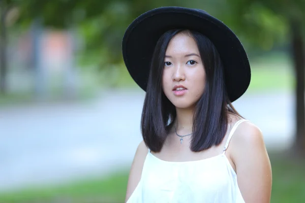 Nádherné žena klobouk asijské — Stock fotografie