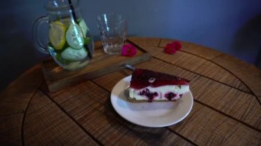 Meyve tatlı Cafe plaka üzerinde