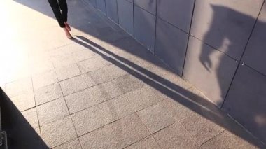 Ayak iş yürüme topuklar üzerinde