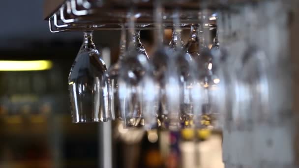 Glasses hanging upside down in cafe restaurant wine — Stock Video