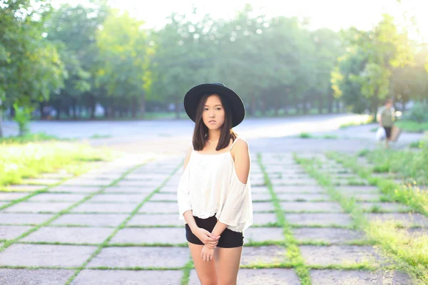 Maravilhoso feminino chapéu asiático — Fotografia de Stock