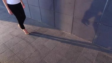 Ayak iş yürüme topuklar üzerinde