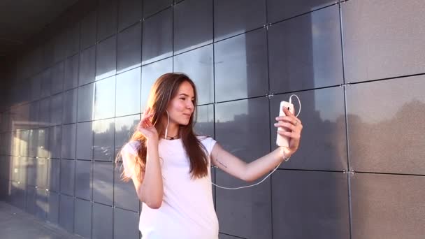 Feminino falando skype vídeo chamada — Vídeo de Stock