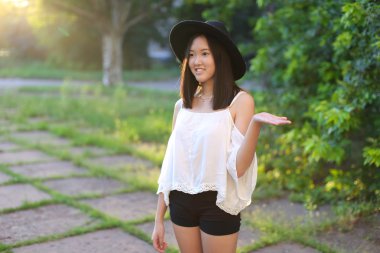 harika kadın şapka Asya günbatımı