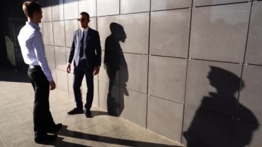 İş takım Center Office Shake ayakta eller gölgeler