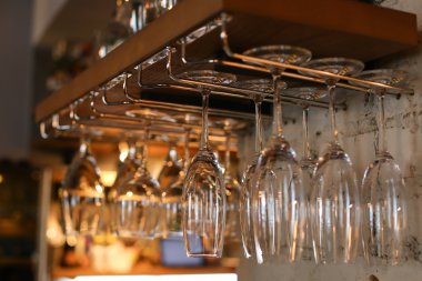 Baş aşağı asılı Cafe Restoran şarap gözlük