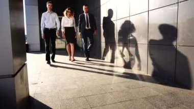 İş takım gölgeler ışık Merkez ofisinin ile yürüme
