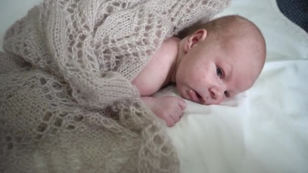 Infant Newborn Baby Lay on Bed in Knitted Clothes — Stock Video