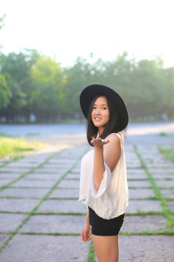 harika kadın şapka Asya günbatımı