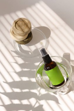 Damganız ve sağlam sabunlarınız için yeşil alanlı cam sprey şişesi..