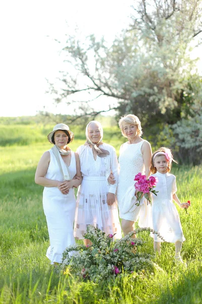 Caucasian grandmother standing with daughters and granddaughter outside. — Stock Photo, Image