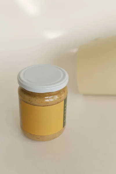Beurre d'arachide en pot fermé — Photo