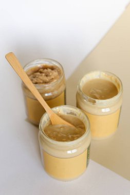 Doku, Badem Ezmesi ya da Fıstık Ezmesi 'ni kapat