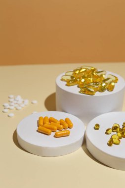 Tarafsız arka planda omega balığı yağı diyet takviyeleri