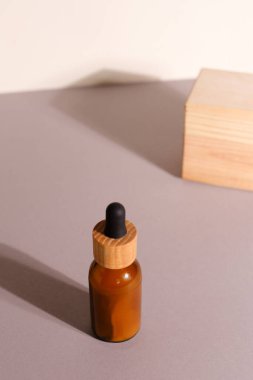 Kehribar cam şeker şişesi, sprey ve nemlendirici krem kavanozu. Doğal kozmetik ürünleri ambalaj tasarım şablonu, markalaşma