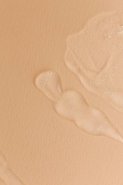 Krem jel şeffaf kozmetik numune dokusu bej arka planda izole