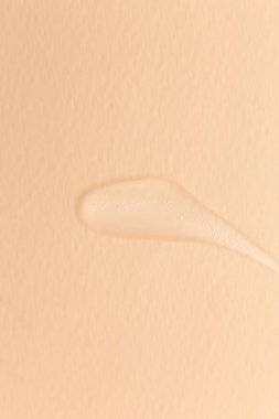 Krem jel şeffaf kozmetik numune dokusu bej arka planda izole