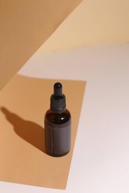 Kehribar cam şeker şişesi, sprey ve nemlendirici krem kavanozu. Doğal kozmetik ürünleri ambalaj tasarım şablonu, markalaşma