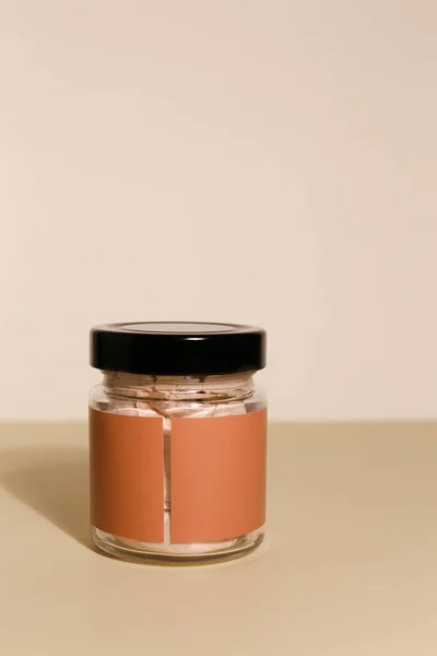Botol dispenser kaca amber, penyemprot dan pelembab botol krim. Templat desain pengemasan produk kosmetik alami, branding — Stok Foto