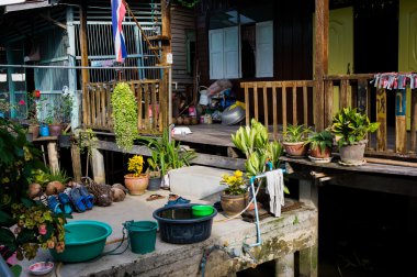 Konut dışında ev eşyası.