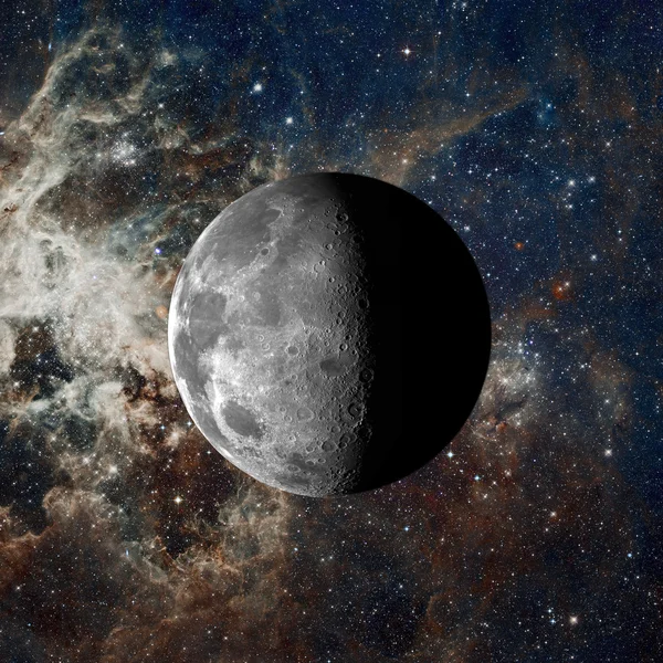 Луна на фоне туманности. Планета Солнечной системы . — стоковое фото