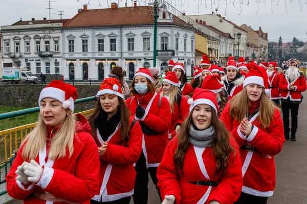 Ужгород Україна Грудня 2020 Року Місцеві Студенти Одягнені Червоні Костюми — стокове фото