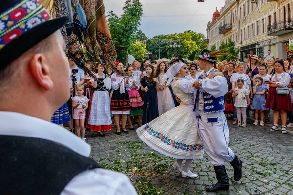 Uzhgorod Ukraine June 2021 Artists Transcarpathian Folk Choir Demonstrate Passers — Stock Photo, Image