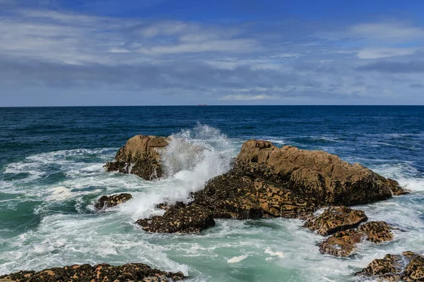 Morning Waves Hit Coastal Cliffs Felgeiras Lighthouse Atlantic Coast Foz — Stock Photo, Image