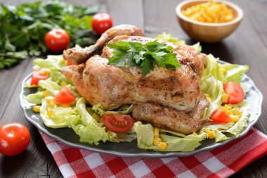 Sebze garnitür ile kavrulmuş tavuk