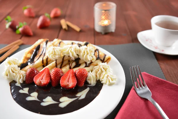 Pancakes with whipped cream, chocolate and strawberries — Stock Photo, Image