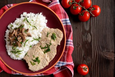 Domuz loin fileto pirinç ve mantar ile