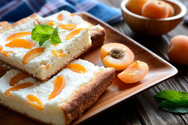 Apricot pie with curd — Stock Photo, Image