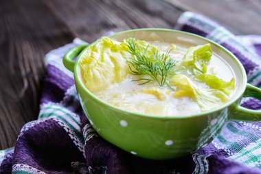 Ferahlatıcı marul çorbası