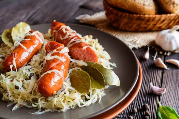 Roasted sausages with steamed cabbage — Stock Photo, Image